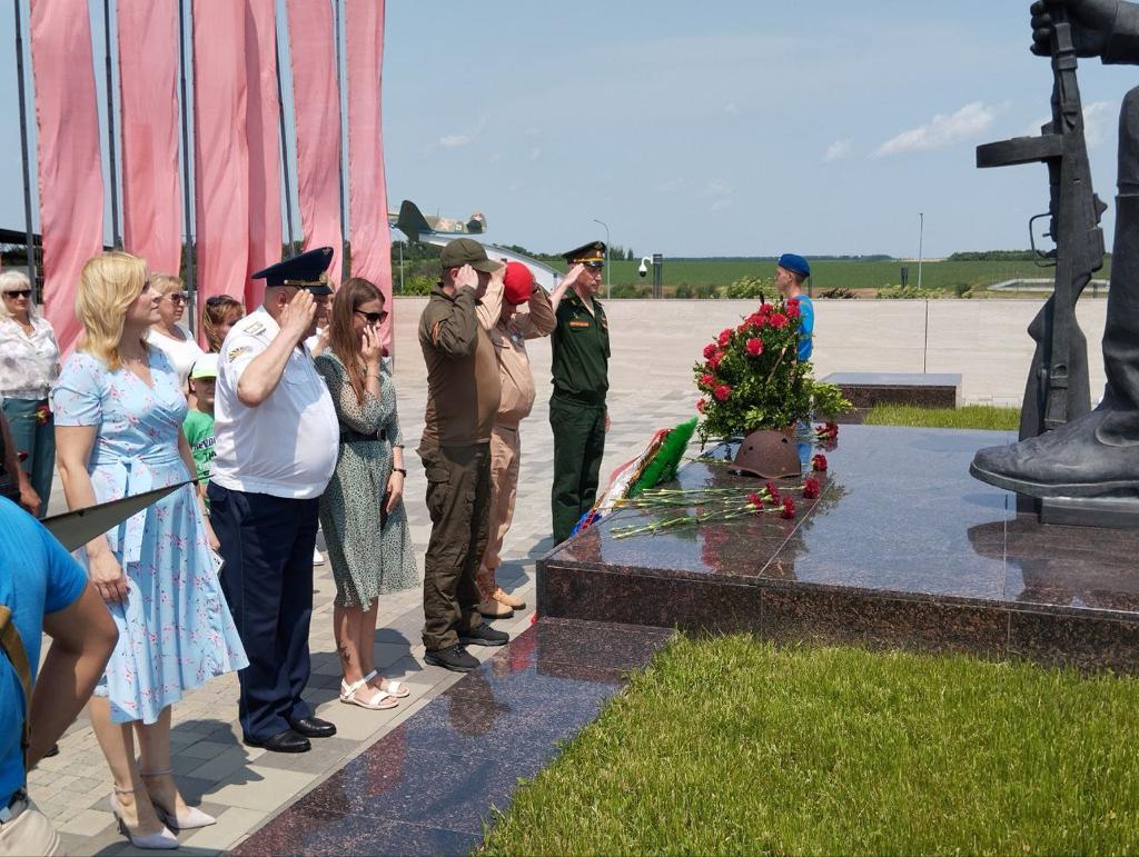 Юнармейцы ДНР и Ростовской области приняли участие в акции «Память  поколений» | 28.06.2023 | Боковская - БезФормата